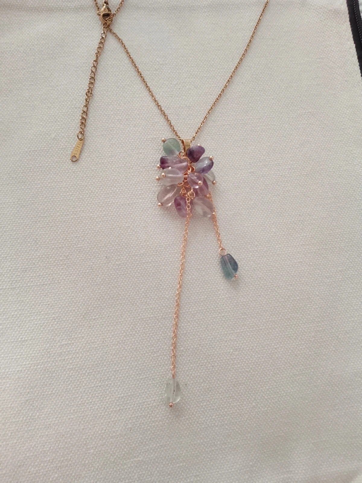 Collier bouquet de pierres de fluorite naturelles